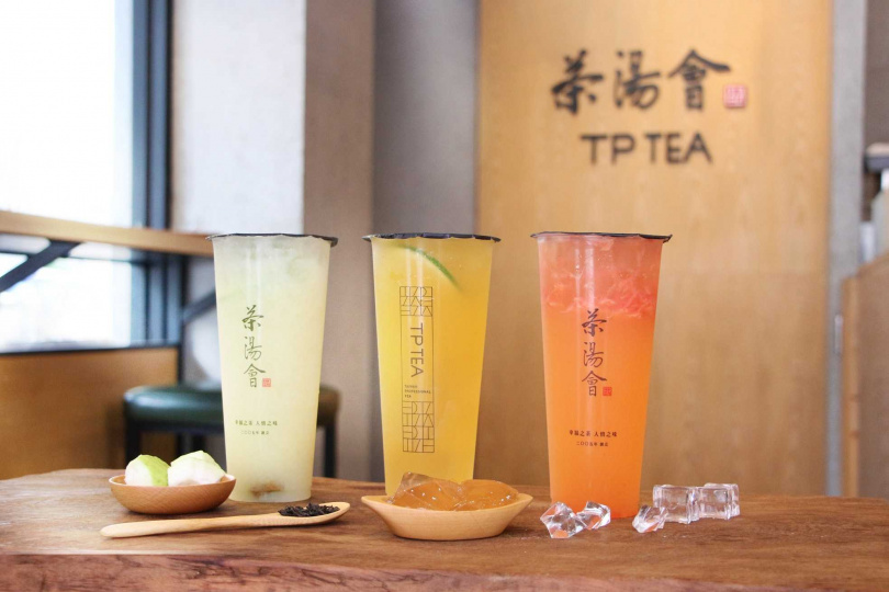 茶湯會夏日限定果飲即日起全部開賣，由左至右分別為芭樂、鮮桔、葡萄柚系列果飲。