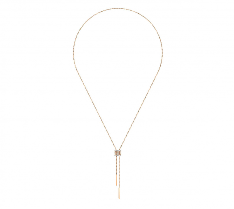 Dewdrop 18K玫瑰金可調節式項鍊作為長項鍊佩戴。（圖／品牌提供）