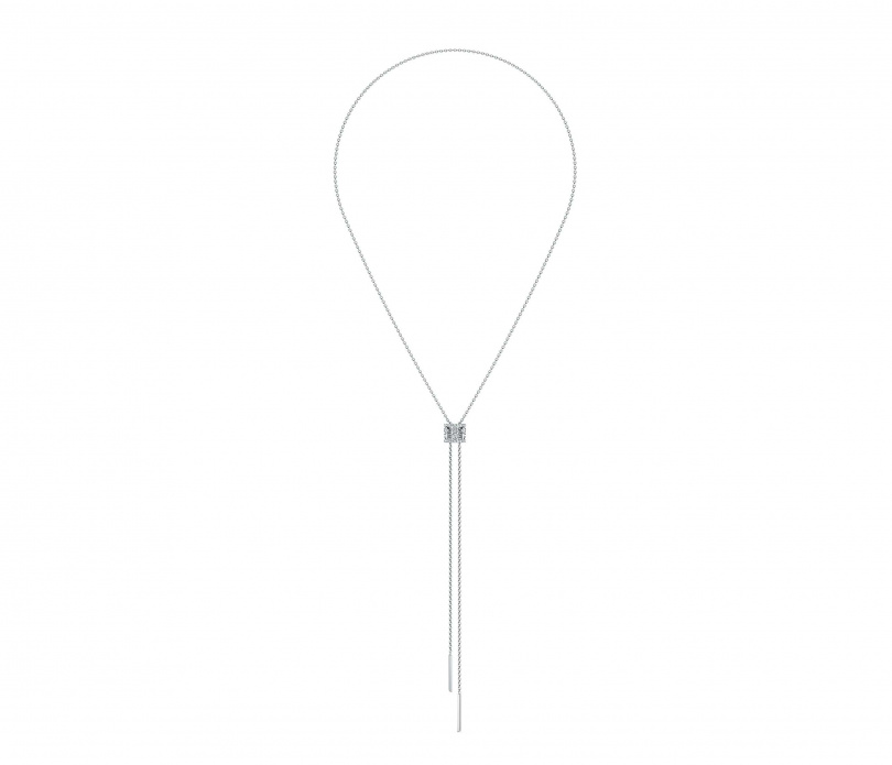 Dewdrop 18K白金可調節式項鍊作為choker頸鍊佩戴。（圖／品牌提供）