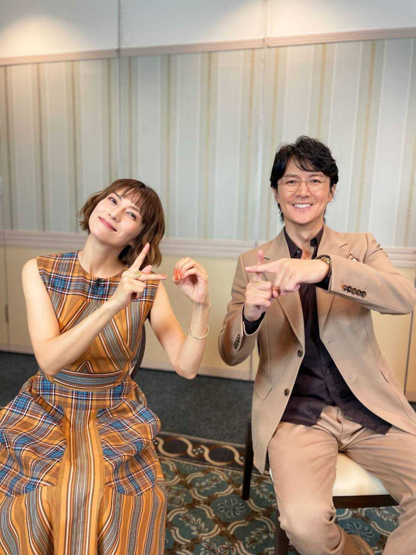 福山雅治與柴崎幸的「KOH+」重啟活動，為電影主題曲所發行的最新EP也勇奪Oricon專輯銷售榜冠軍。（圖／翻攝福山雅治推特）