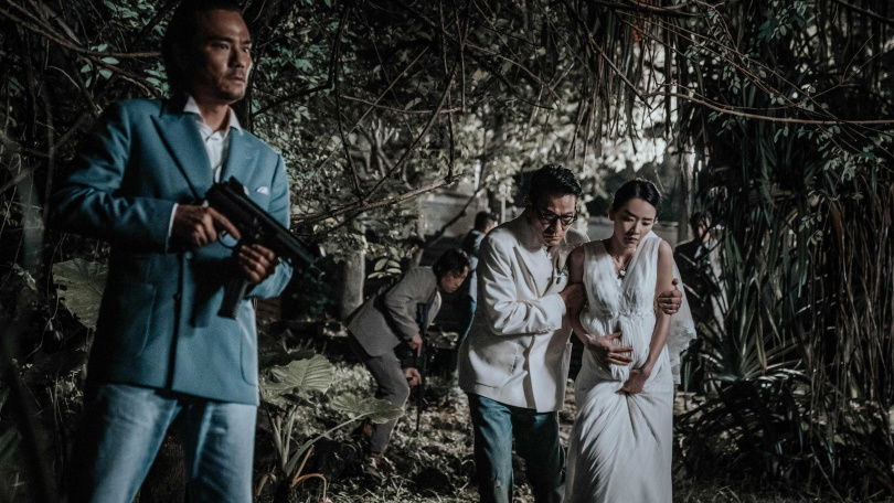 《潛行》婚禮槍戰戲花了12天拍攝完成，期間還要面臨氣候的考驗。（圖／華映提供）