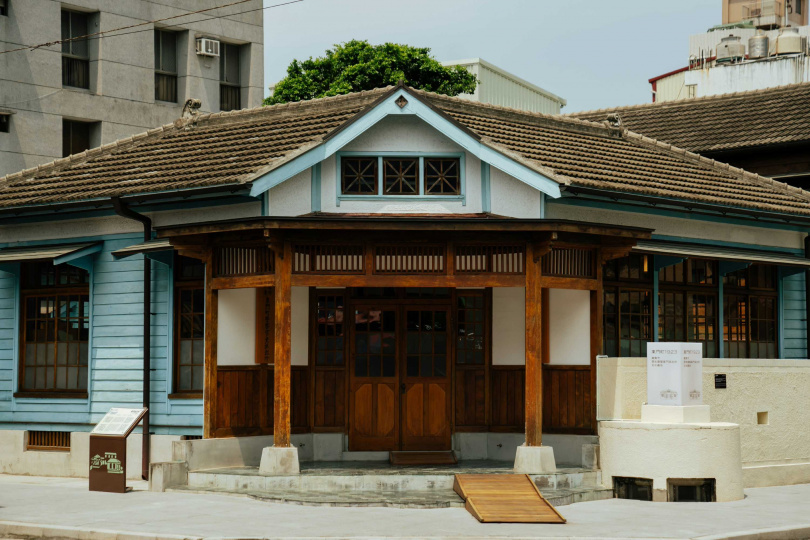 「東門町1923」位於熱鬧的東市場，建築乘載著清代、日治、民國時期的歲月痕跡。