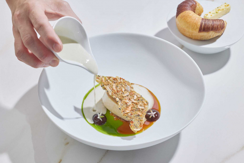 「AW Restaurant秋・現代法餐」以臺法混血的精湛料理手法，結合自然美學的觀念，呈現季節食材的豐富風味，入選2024米其林餐廳指南。