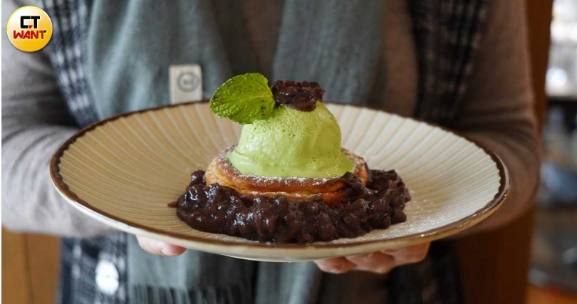 「抹茶冰淇淋紅豆鮮乳清蛋糕」。(280元,圖/魏妤靜攝)