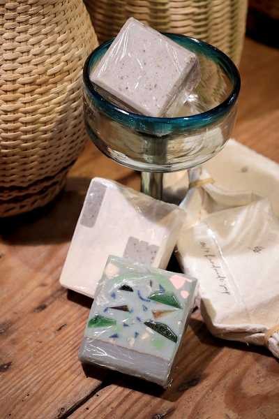 夾腳拖的家╳「24/7 handmade soap」聯名手工皂在Everydayware & co獨家販售。（320元／塊，圖／林士傑攝）