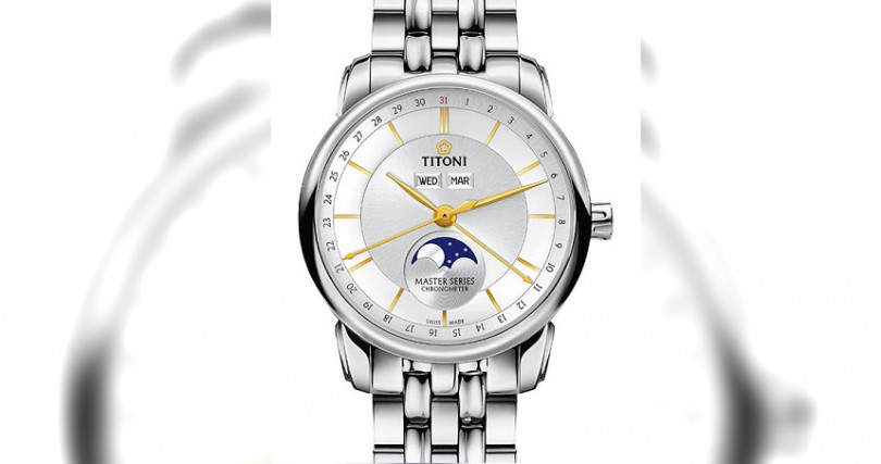TITONIMaster Moonphase Gents Watch錶殼：不鏽鋼材質／錶徑41mm機芯：Soprod 9000自動上鍊／振頻每小時28,800次／儲能44小時／天文台認證功能：大三針／日期及星期／月相防水：100米定價：69,900元。（圖／品牌提供）