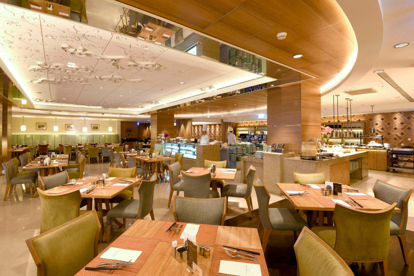 2F歐風館自助餐廳，以細緻貼心的日系服務聞名及媲美單點水準著稱。