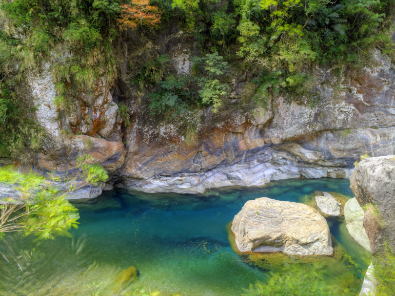 砂卡礑步道擁有清澈碧綠的溪水及獨特的大理石紋理，是許多旅人指定造訪景點（圖／太魯閣晶英酒店享提供）