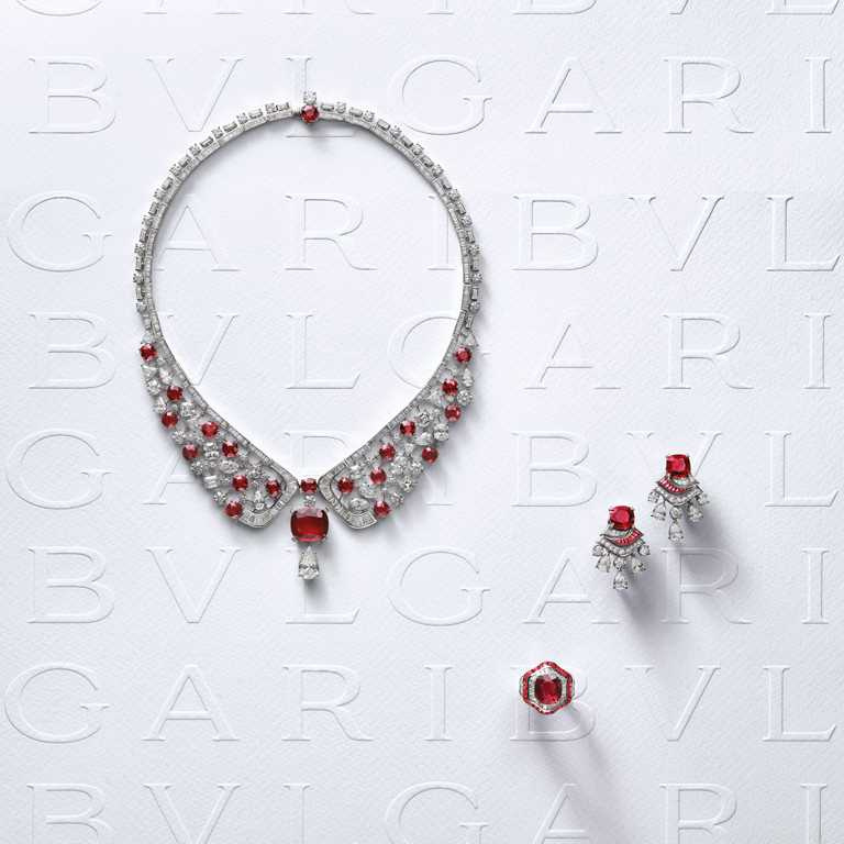 BVLGARI「MAGNIFICA」系列，Forever Rubies頂級紅寶石與鑽石鉑金項鍊、戒指、耳環。（圖╱BVLGARI提供）