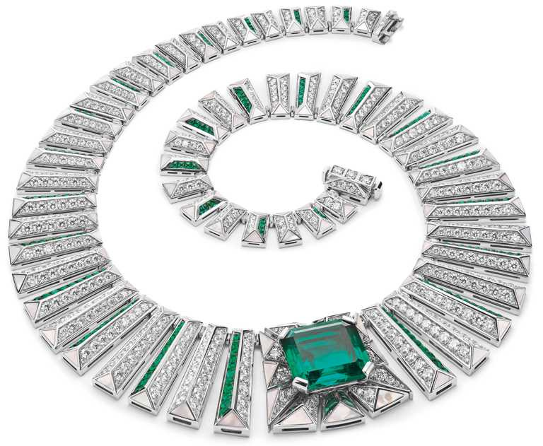 BVLGARI「CINEMAGIA」系列，Emerald City頂級祖母綠與鑽石項鍊。（圖╱BVLGARI提供）