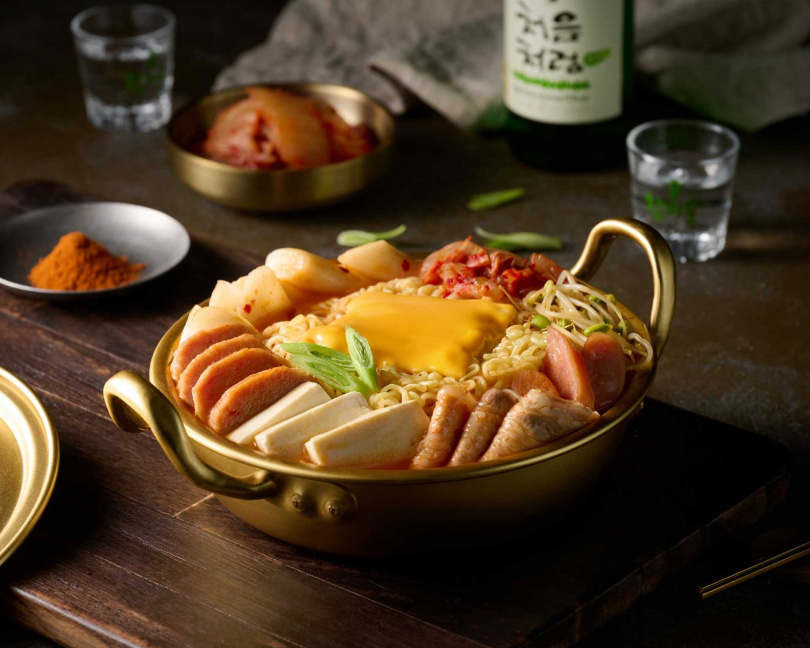 「老媽家」韓式部隊鍋-不倒翁Q拉麵嚴選韓國泡菜與人氣配料，在家10分鐘輕鬆get