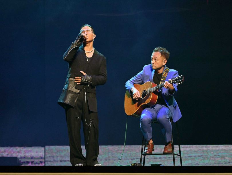 表演節目以黃奇斌、大竹研獻給已故音樂人的「藝界人生」最吸睛，收視達4.54，吸引97萬7千人觀看。（圖／台視提供）