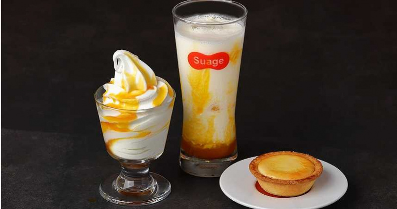 統一時代分店限定的消暑甜品「芒果優格霜淇淋」（左起，50元）、各分店皆有的「芒果拉昔」（80元）與「芒果起司塔」。（50元，圖／Suage北海道湯咖哩提供）