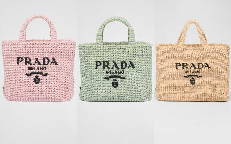 PRADA粉紅色拉菲草手提包款／55,000元、PRADA綠色拉菲草手提袋／55,000元、PRADA卡其色拉菲草手提包款／70,000元（圖／品牌提供）