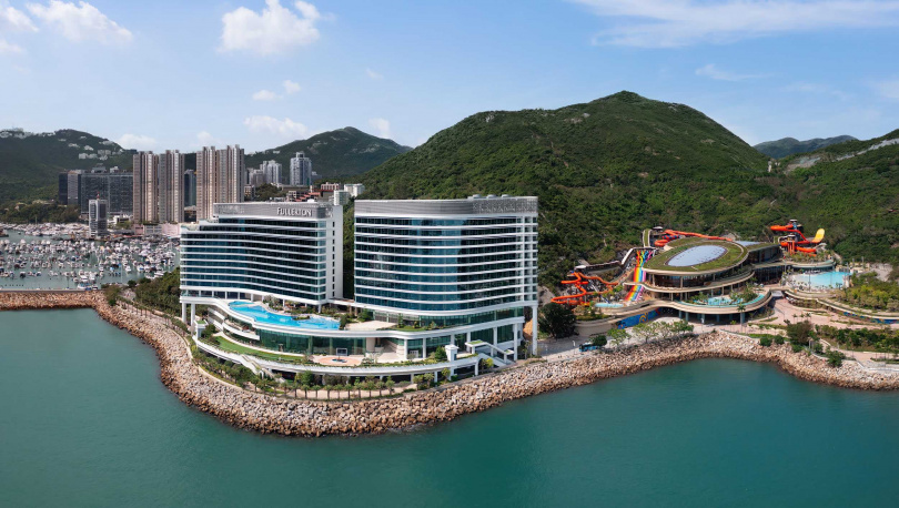 「香港富麗敦海洋公園酒店」飽覽無敵海景，步行2分鐘至香港海洋公園水上樂園。
