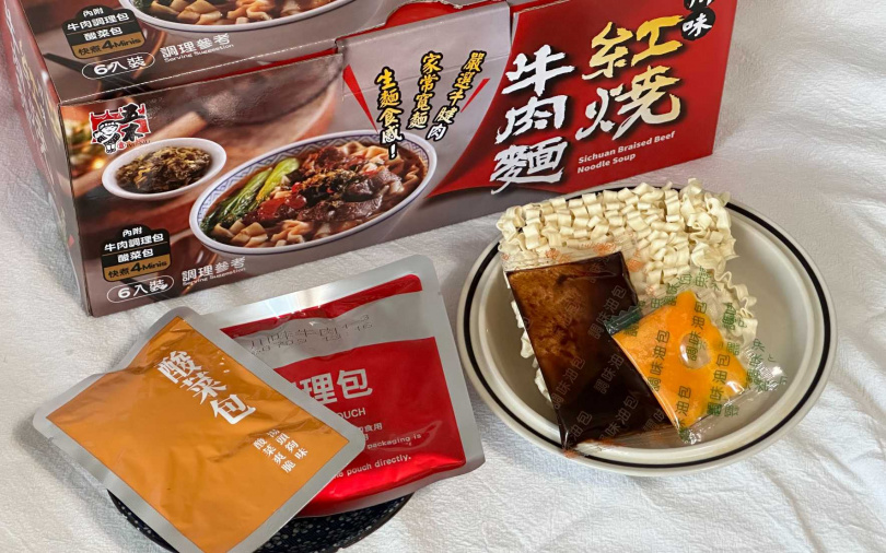 「五木 川味紅燒牛肉麵」附牛肉調理包，可以吃到牛腱肉。（圖／編輯攝）