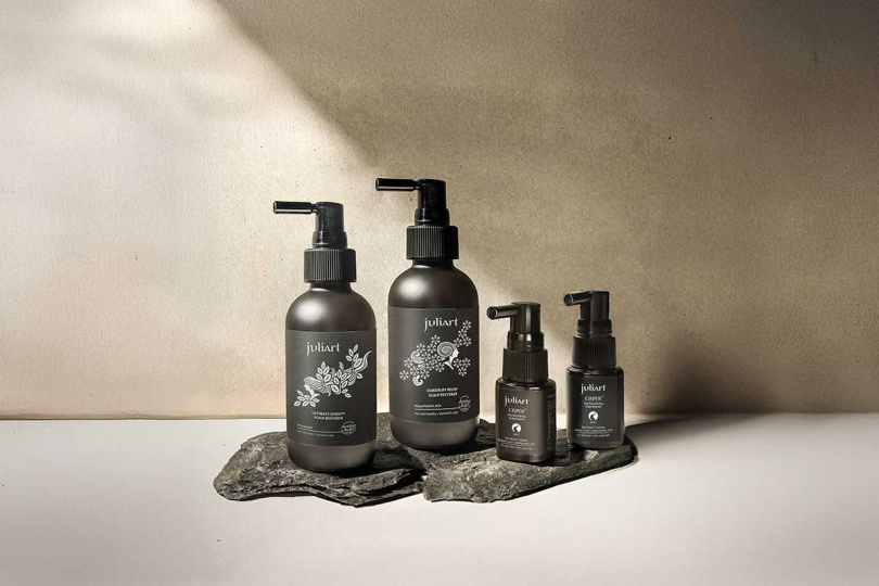 即日起至12月17日止,juliArt覺亞推出「養髮液系列115mL任選兩瓶,即贈希沛絲養髮液15ml(油性)兩瓶」的買2送2限時優惠活動,正是囤貨好時機。(圖/品牌提供)