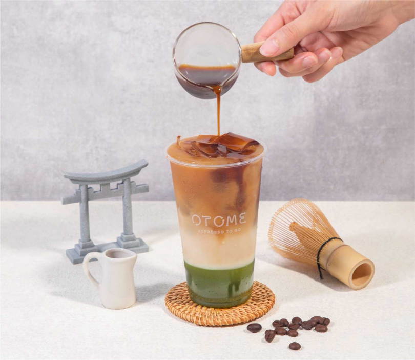 宇治抹茶拿鐵選用京都宇治抹茶，抹茶特有的甘苦與醇厚的鮮奶，完美融合OTOME Café義式經典濃縮。