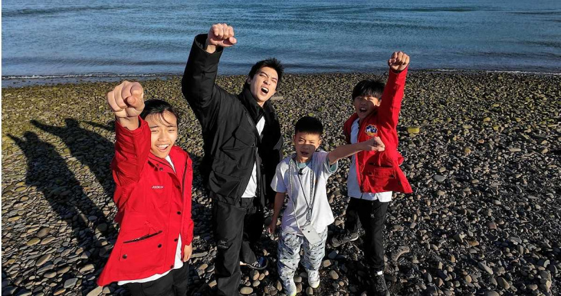 北極探索團由林哲熹(左2)領軍。(圖/公視提供)