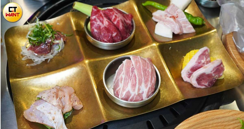 全新「六宮格肉肉」拼盤。(圖/魏妤靜攝)