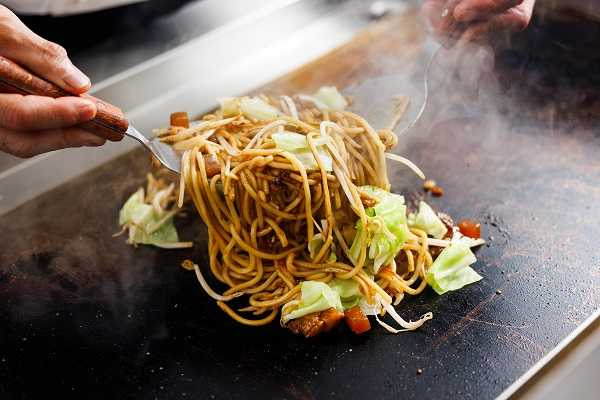 長田本庄軒「牛筋蒟蒻炒麵」兌換點數為2,510點。(圖/業者提供)