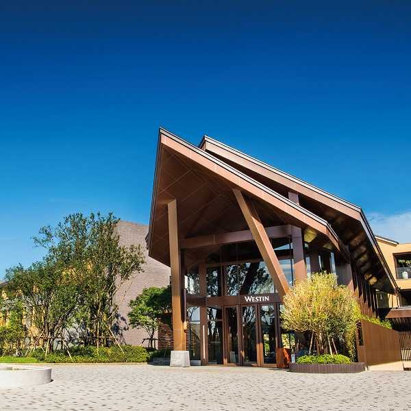 凡於新光三越台北天母店APP點數專區扣指定skm points即可兌換住宿券。扣70,000點可獲得宜蘭力麗威斯汀度假酒店「一泊一食住宿券乙張」。(圖/業者提供)