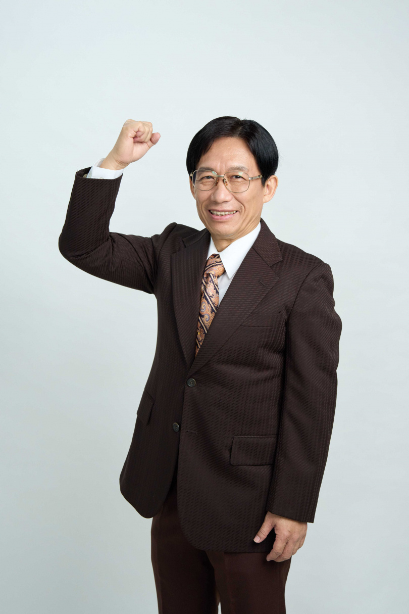 郭子乾透過照片出演《那張照片裡的我們》，特地拍攝競選人造型的形象照。（圖／瀚草文創GrX STUDIO提供）