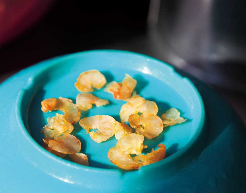 在檳城的「薯傳福建麵」可見片蝦技巧，是從困苦年代衍生的做法。（圖／陳靜宜提供）