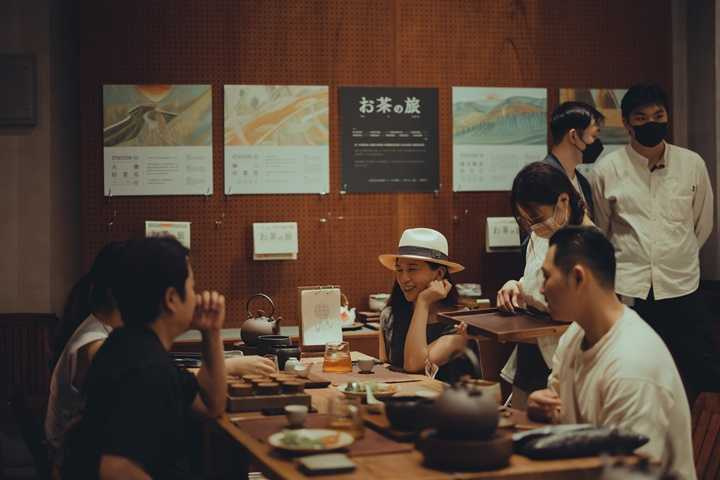 《留白計畫》開展活動–「茶香小旅行—茶鄉的視覺品茗」，選取台灣九種茶品，以畫作創作帶領觀者進入茶鄉的公路旅行。