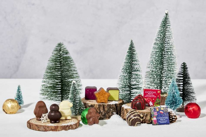 GODIVA新推的耶誕巧克力包括蜂蜜核桃星形巧克力、薑餅人造型杏仁牛奶巧克力、百香果椰子松露造型巧克力等。（圖／GODIVA提供）