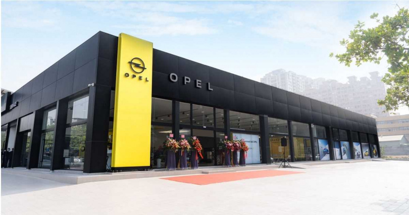 全新Opel高雄旗艦展示暨服務中心，是亞太地區第一個率先使用OPEL全新品牌識別設計的市場，依據德國原廠標準設計打造。（圖／Opel提供）