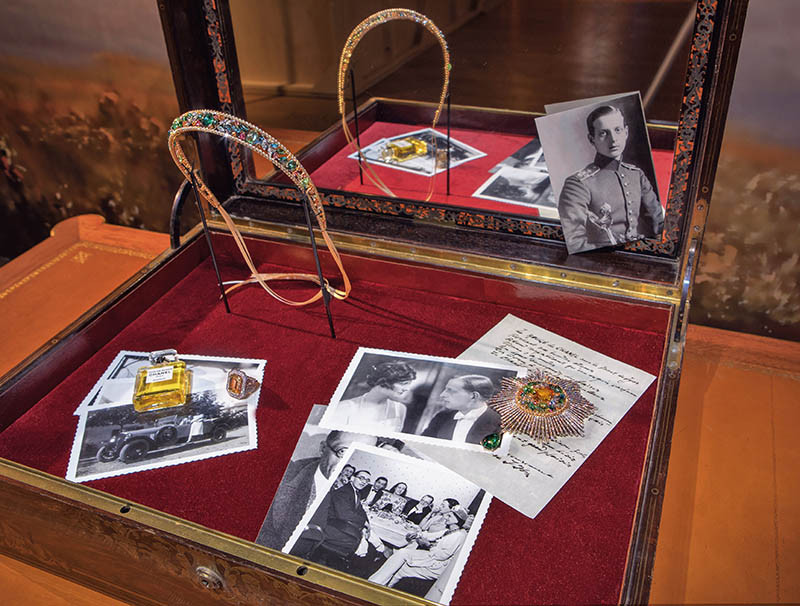 在「Le Paris Russe de Chanel系列」發表會上展出香奈兒女士的收藏盒，當中有許多她珍愛的俄羅斯往事。（圖／Chanel提供）