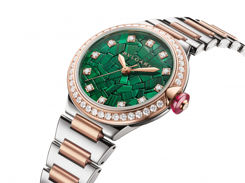 BULGARI LVCEA 綠色孔雀石面盤精鋼與玫瑰金鑲鑽腕錶／價格店洽（圖／品牌提供）