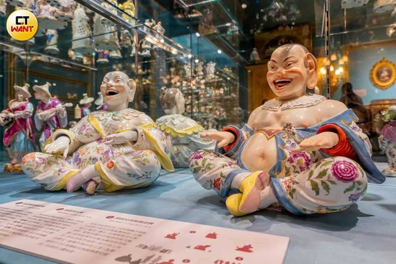 麥森設計師昆德勒在1730年製作首批「麥森點頭佛瓷偶」,後來普魯士國王訂製後造成流行,這款造型來自西方人眼中的「彌勒佛」。(圖/焦正德攝)