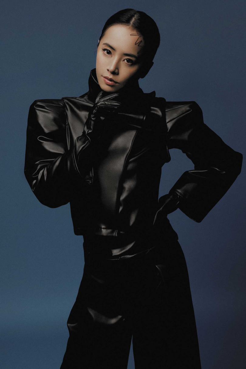 新歌〈DIY〉MV中所有角色皆由蔡依林演出。(圖/凌時差提供)