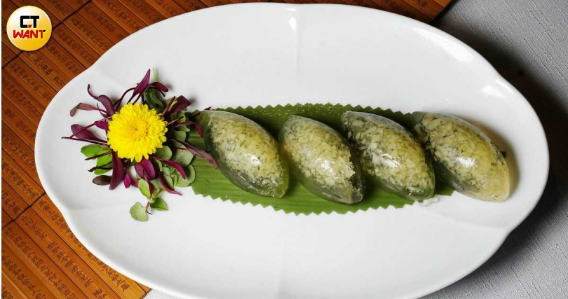 「水晶皮蛋子薑」外觀透亮、內裡酸爽帶甜。（480元，圖／魏妤靜攝）