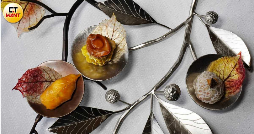 「麻辣鮮蝦魚米餃」（左）與「竹影山珍如意粿」（右）為港灣壹號人氣港點，中為漂亮廣式海鮮餐廳招牌之一「鮑魚燒賣」。（各480元／3入，圖／魏妤靜攝）