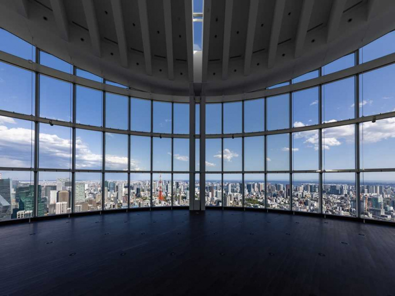 室內展望台「Tokyo City View」有全景玻璃帷幕，白天景致亦很迷人。（圖／森大廈株式會社提供）  