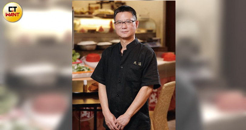 蕭永昱主廚延續傳統作法的同時，也努力研發創意台菜，吸引年輕客人上門。（圖／于魯光攝）