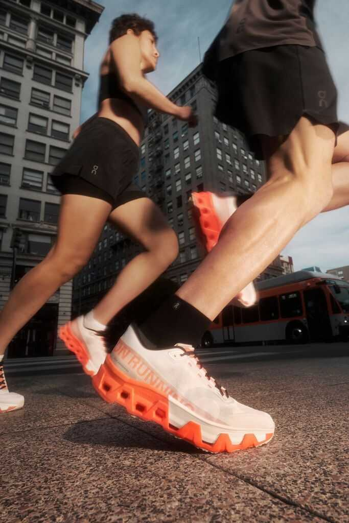 Cloudmonster Hyper 專為追求突破表現的菁英跑者打造 即使無碳板也能擁有宛如碳板鞋的滿滿回饋感。