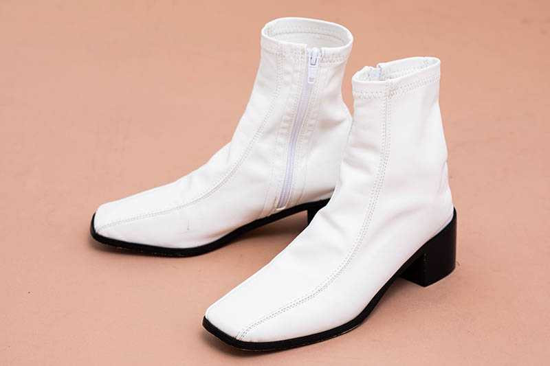 白色襪靴／約2,000元（圖／品牌提供）