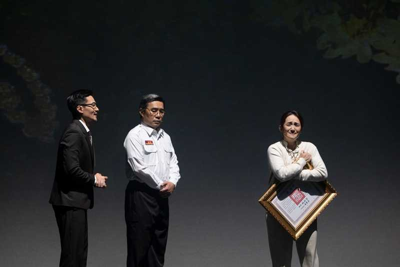 羅美玲(右)出演林義陽母親,真情表現令無數人動容。(圖/故事工廠提供)