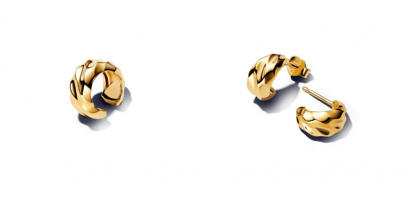 自然波紋耳扣/2,080元,自然波紋耳環/3,280元(圖/品牌提供)