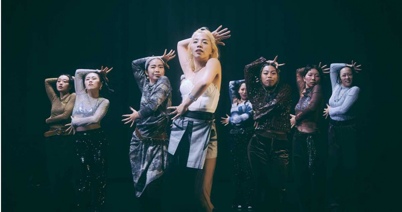 洪佩瑜在MV中大展舞技。（圖／何樂音樂提供）