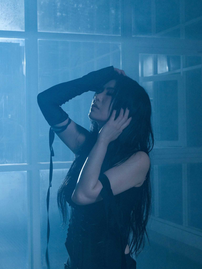 孫盛希表示新歌是自我力量的提醒，更鼓勵聽眾在無助時也要相信自己、依靠自己。（圖／滾石提供）