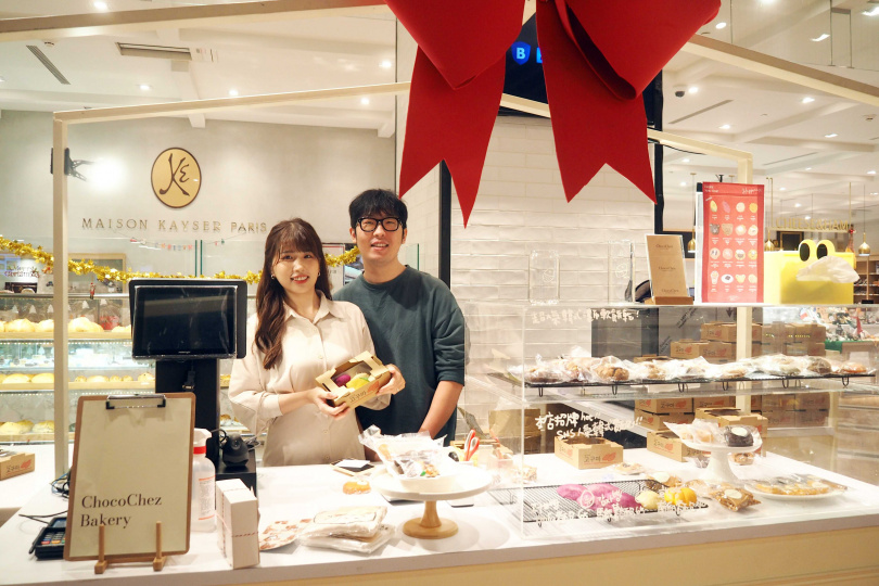 「ChocoChez Bakery」韓籍老闆安相柏（右）與妻子Sherry。（圖／魏妤靜攝）
