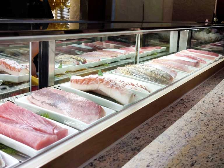 「NAGOMI」的生魚片選擇眾多，且經常更換時令魚種，能吃出驚喜。