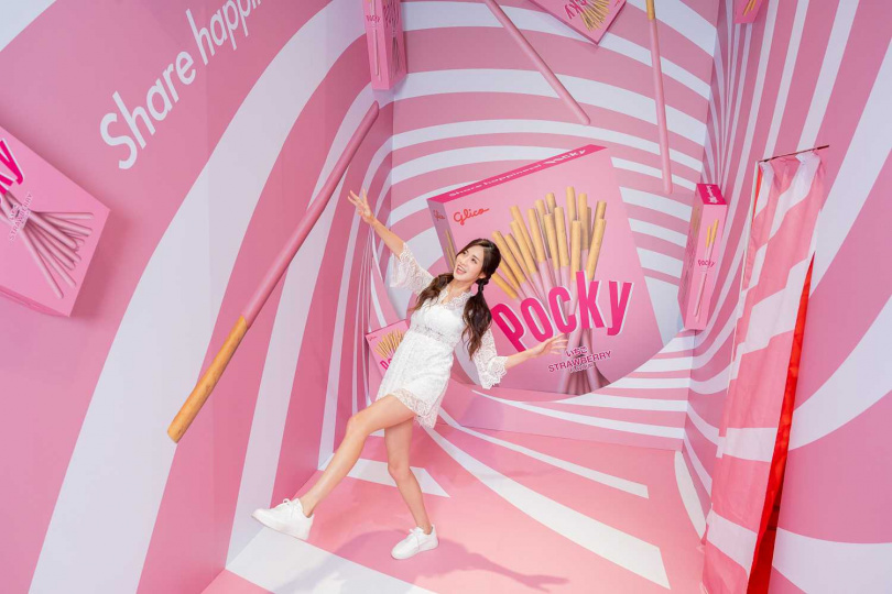 「奇幻走廊」內滿滿的粉紅色Pocky漩渦，拍出最有趣的社群美照。