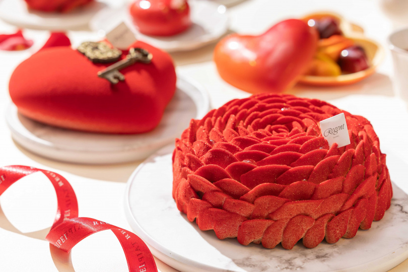 晶華情人節_兩款6吋蛋糕分別是帶柚子香氣的「鎖住真心」及帶有層層花瓣感的「愛戀玫瑰」，每款1,280元。（圖／晶華酒店提供）
