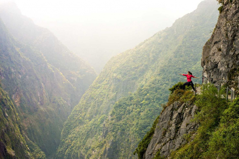 登上海拔765公尺的錐麓古道，盡覽太魯閣壯麗峽谷景色。